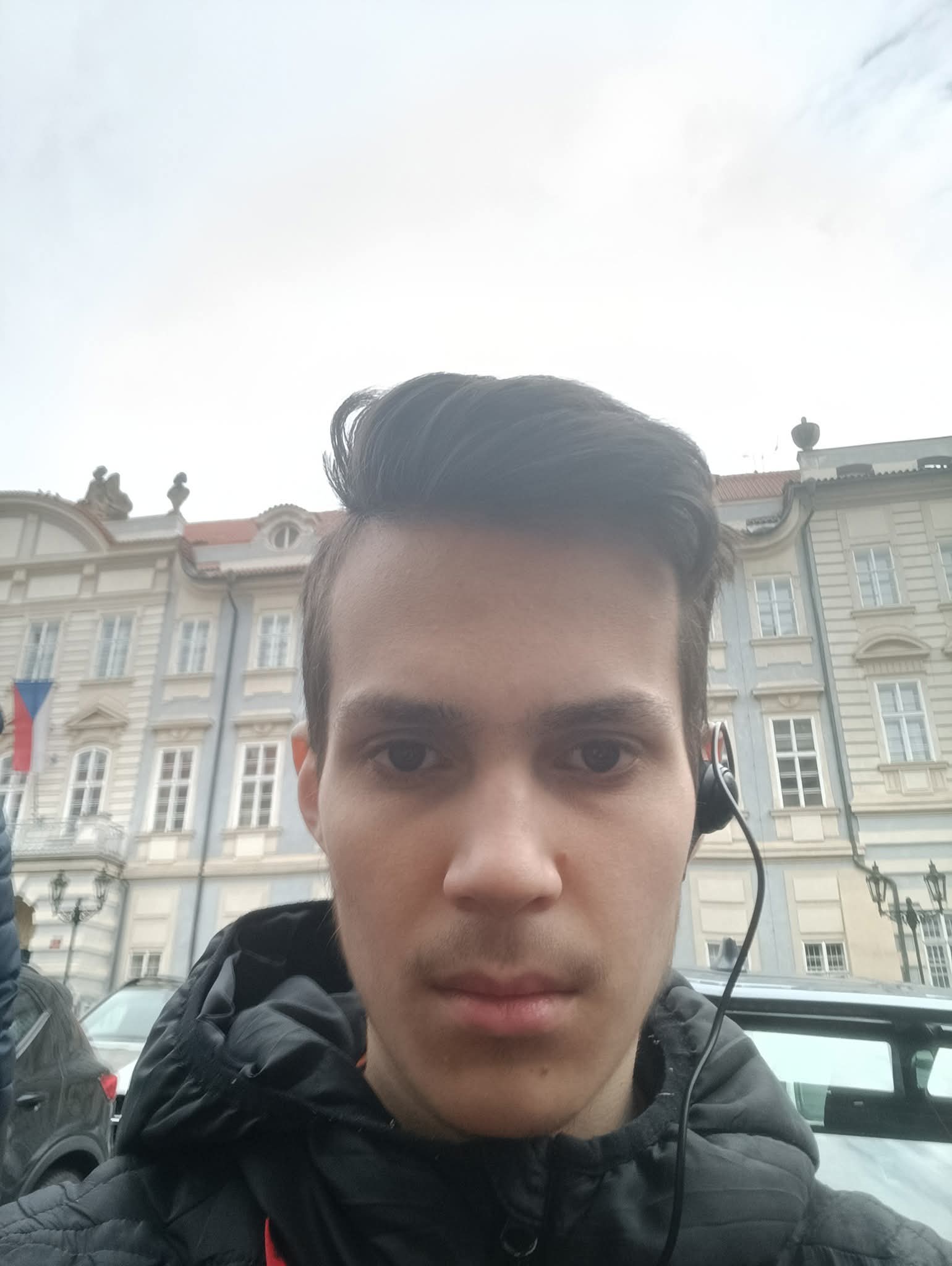 Yaroslav Ostapenko w historycznym centrum Pragi